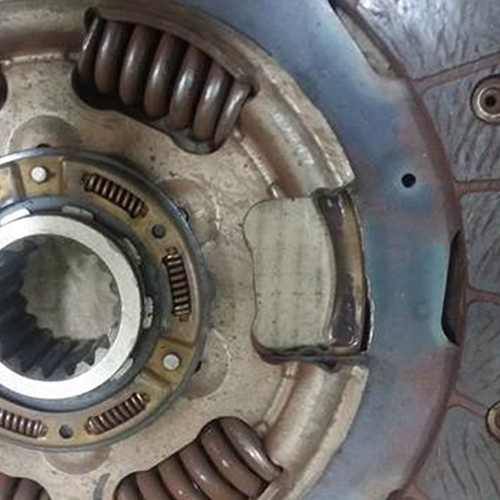 Damaged edge of a subplate [gear shift]